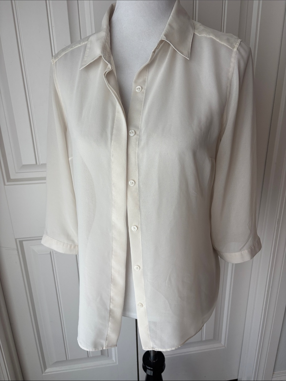 Simply Vera Vera Wang Cream Button-Front Blouse